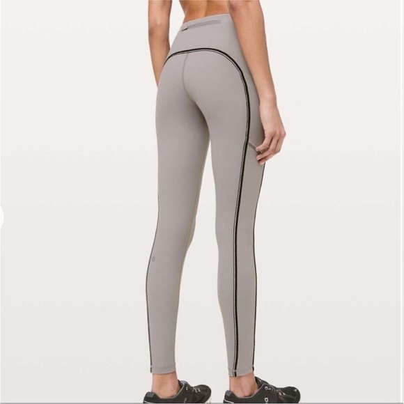 Lululemon Women's Size 4 Speed Up Reflective  Metallic Leggings Grey Pockets - Picture 2 of 13